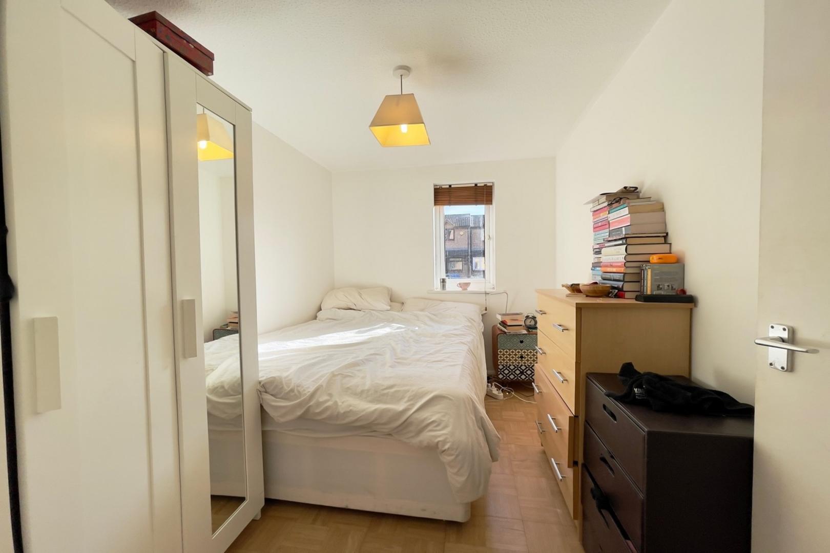 Contemporary ground floor apartment with beautiful communal gardens John Maurice Close, Elephant and Castle / Borough